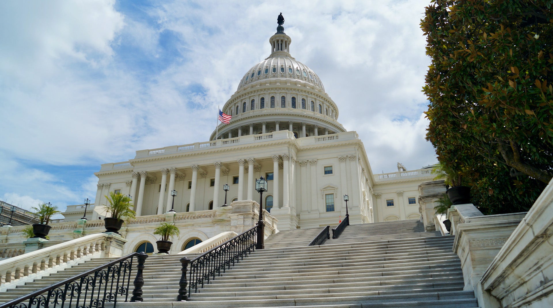 US Capitol building on a sunny day